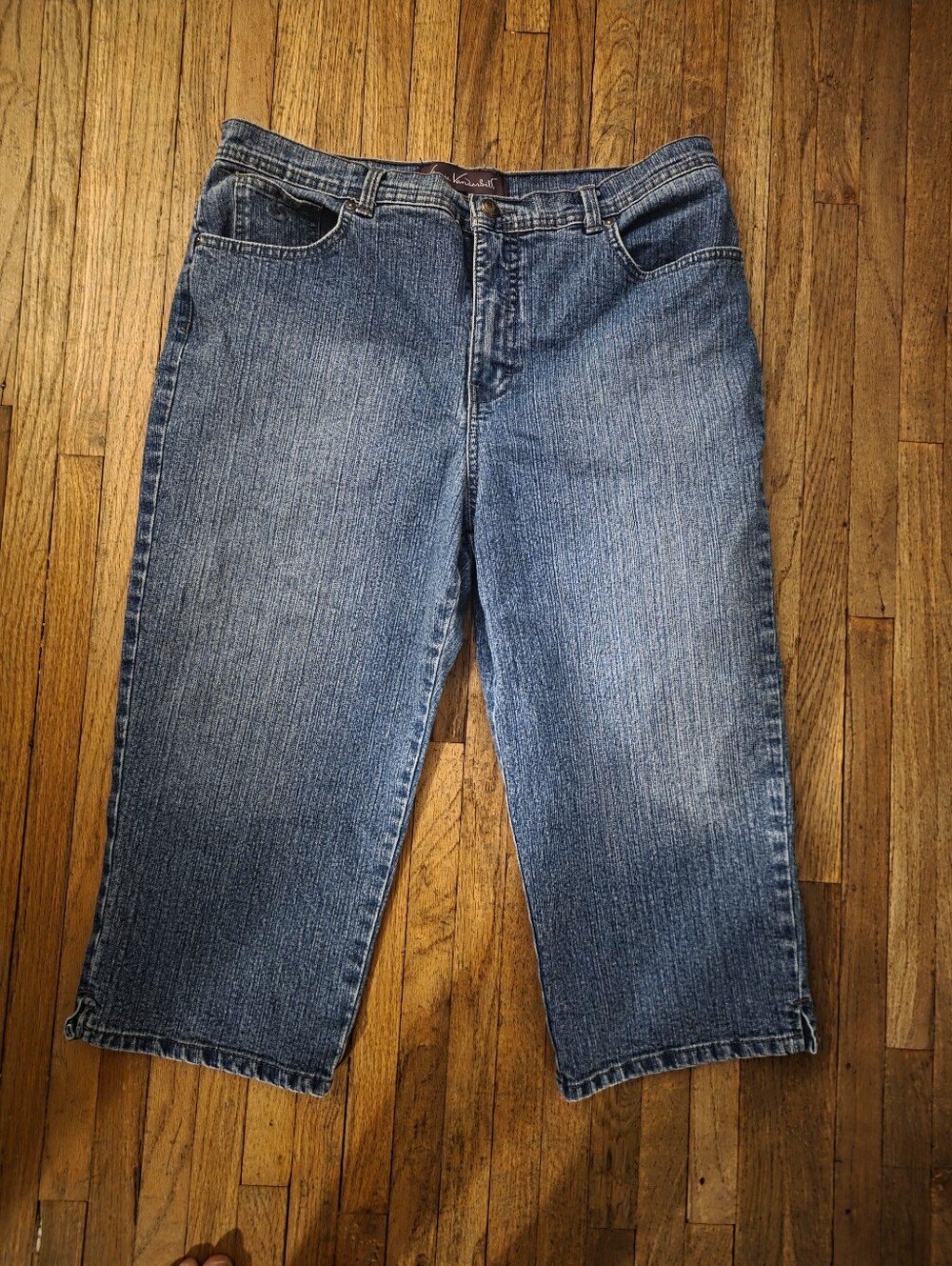 Gloria Vanderbilt Mid-Blue Cropped Straight Jeans